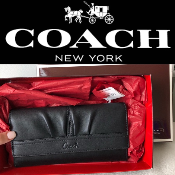 Coach Handbags - SALE💕 Black Soho Pleated Leather Checkbook Wallet